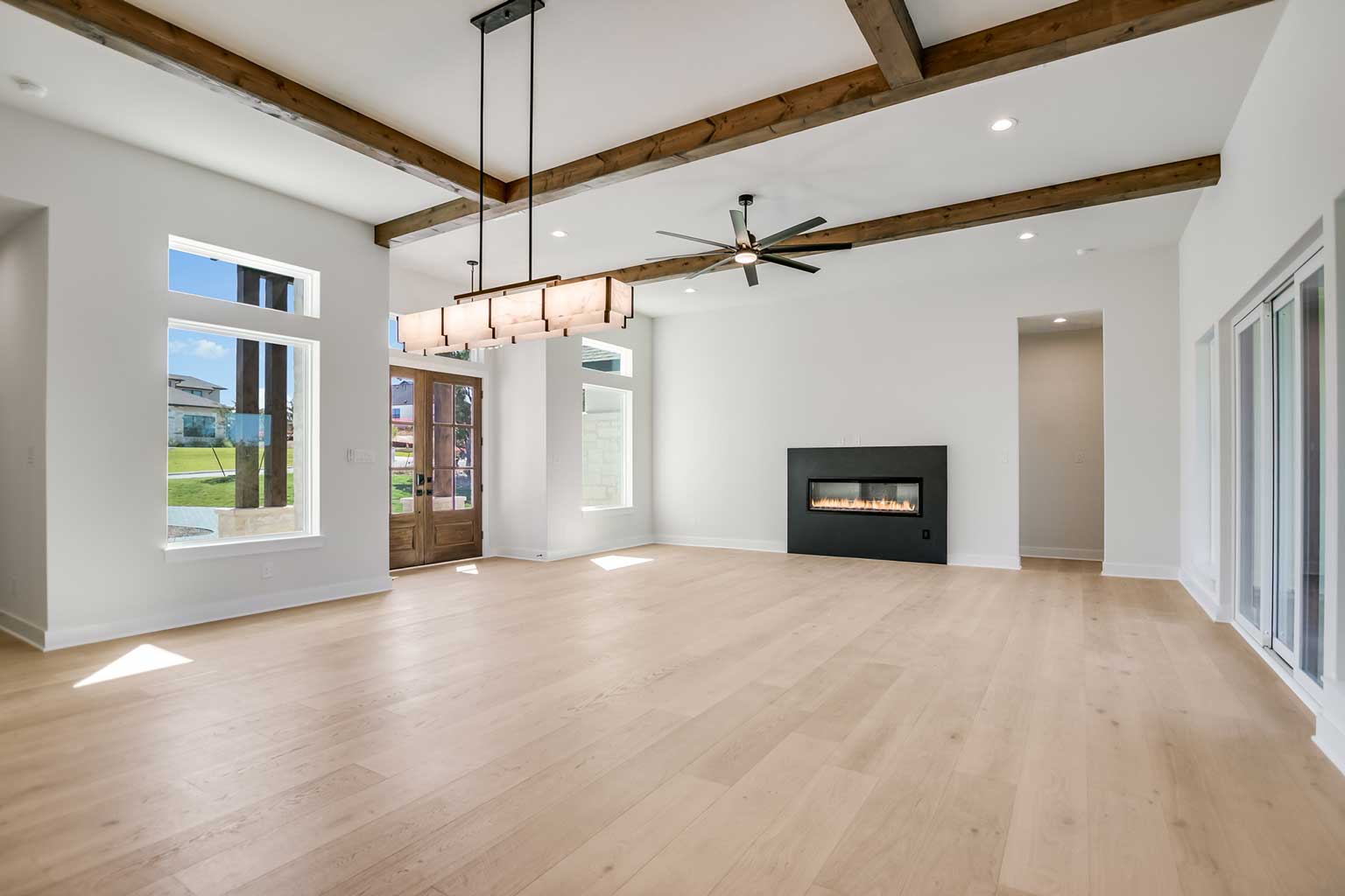 AT18920_12-Dining-Living