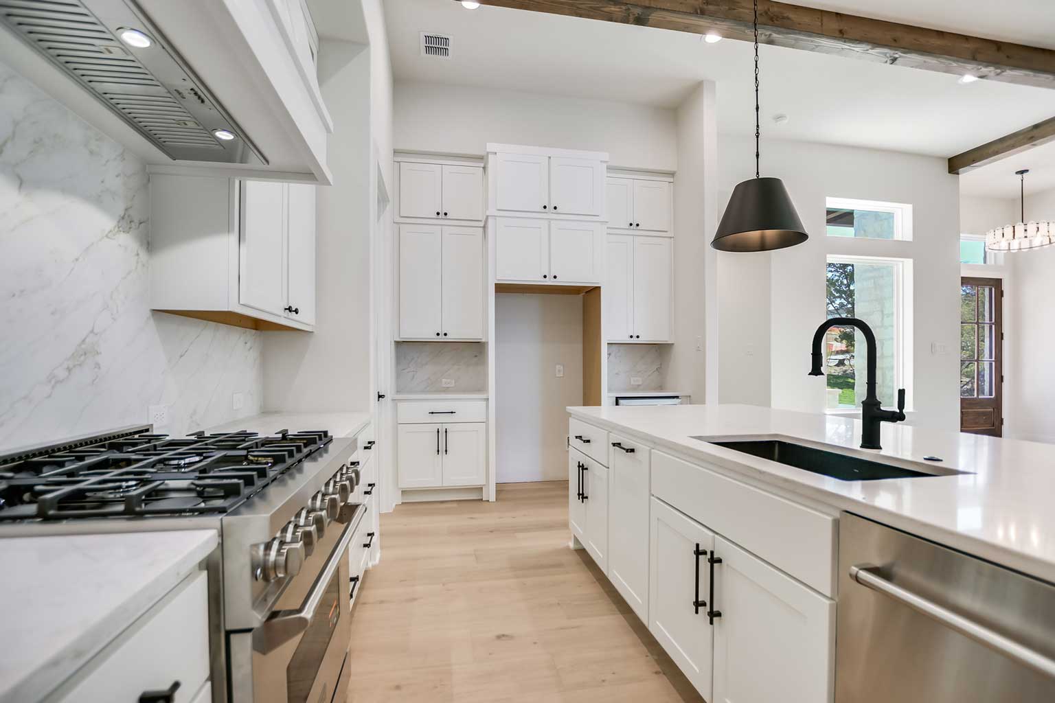 AT18920_14-Kitchen2