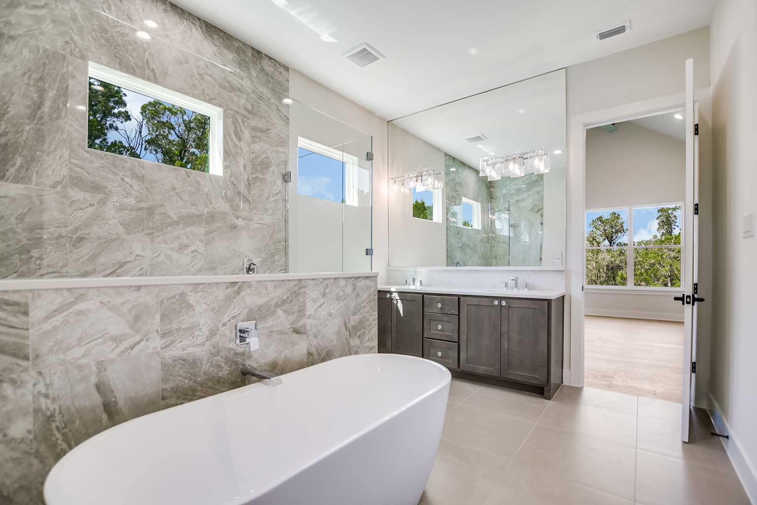 AT18920_21-PrimaryBathroom2