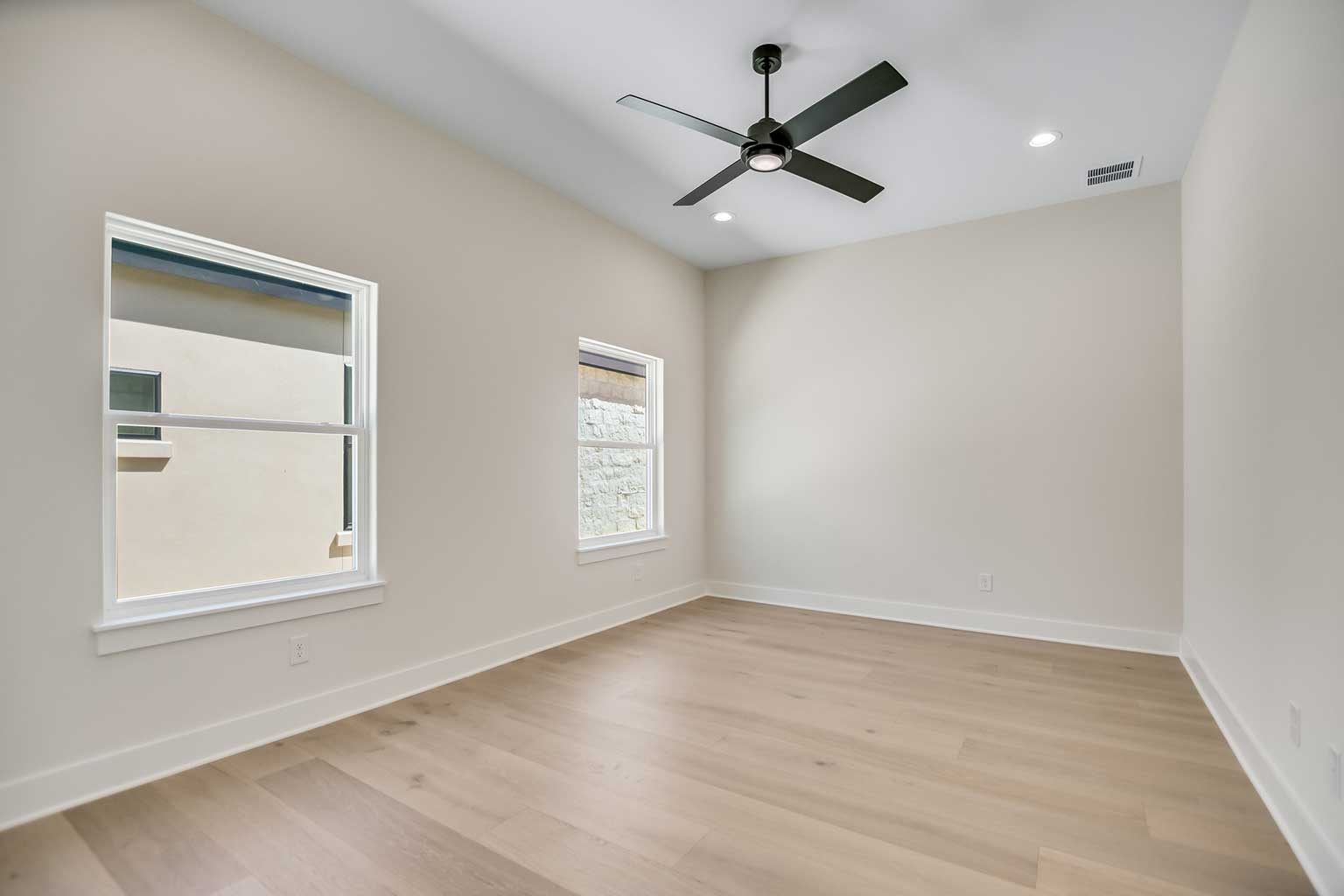 AT18920_23-2ndBedroom