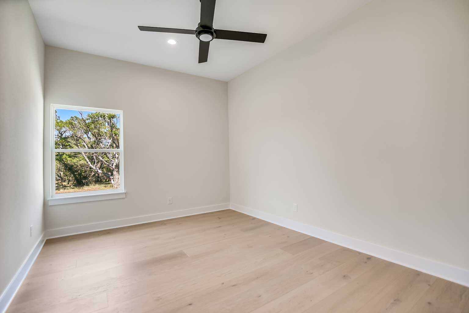 AT18920_25-3rdBedroom