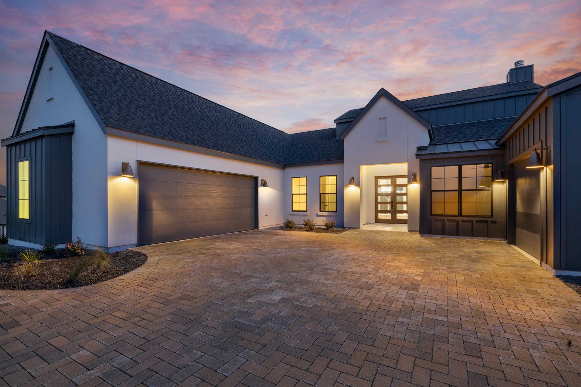 AT19001_03_FrontEvening