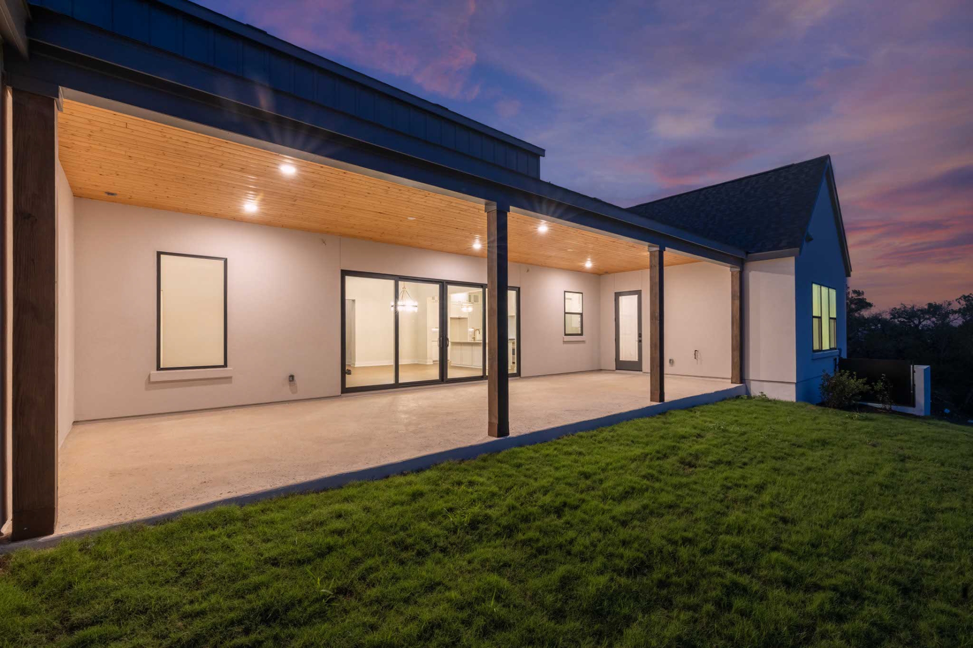 AT19001_05_BackPorchEvening