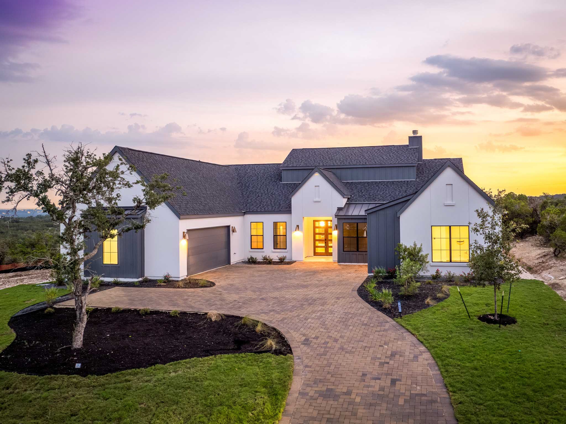 AT19001_07_FrontDrone