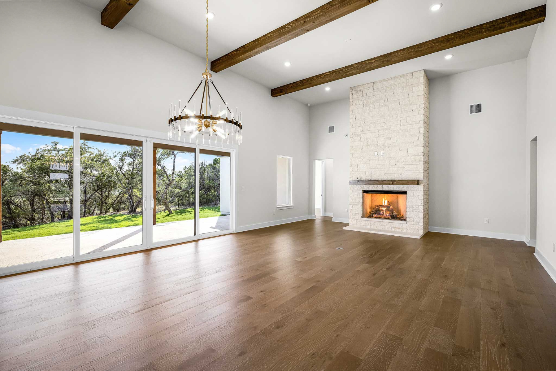 AT19001_25_GreatRoom