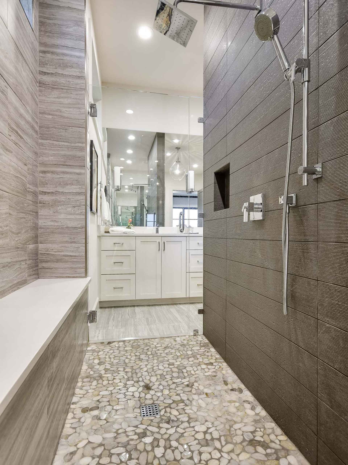 CC6306_032_MasterShower