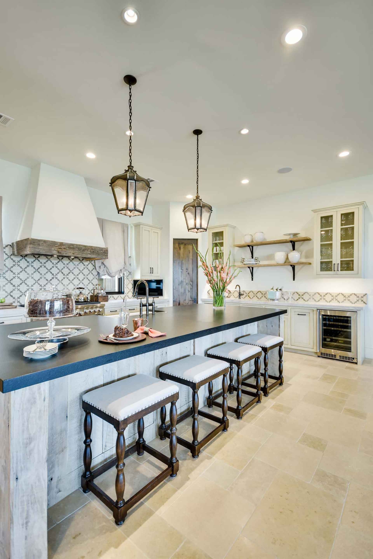 CCD25516_032_KitchenIsland2