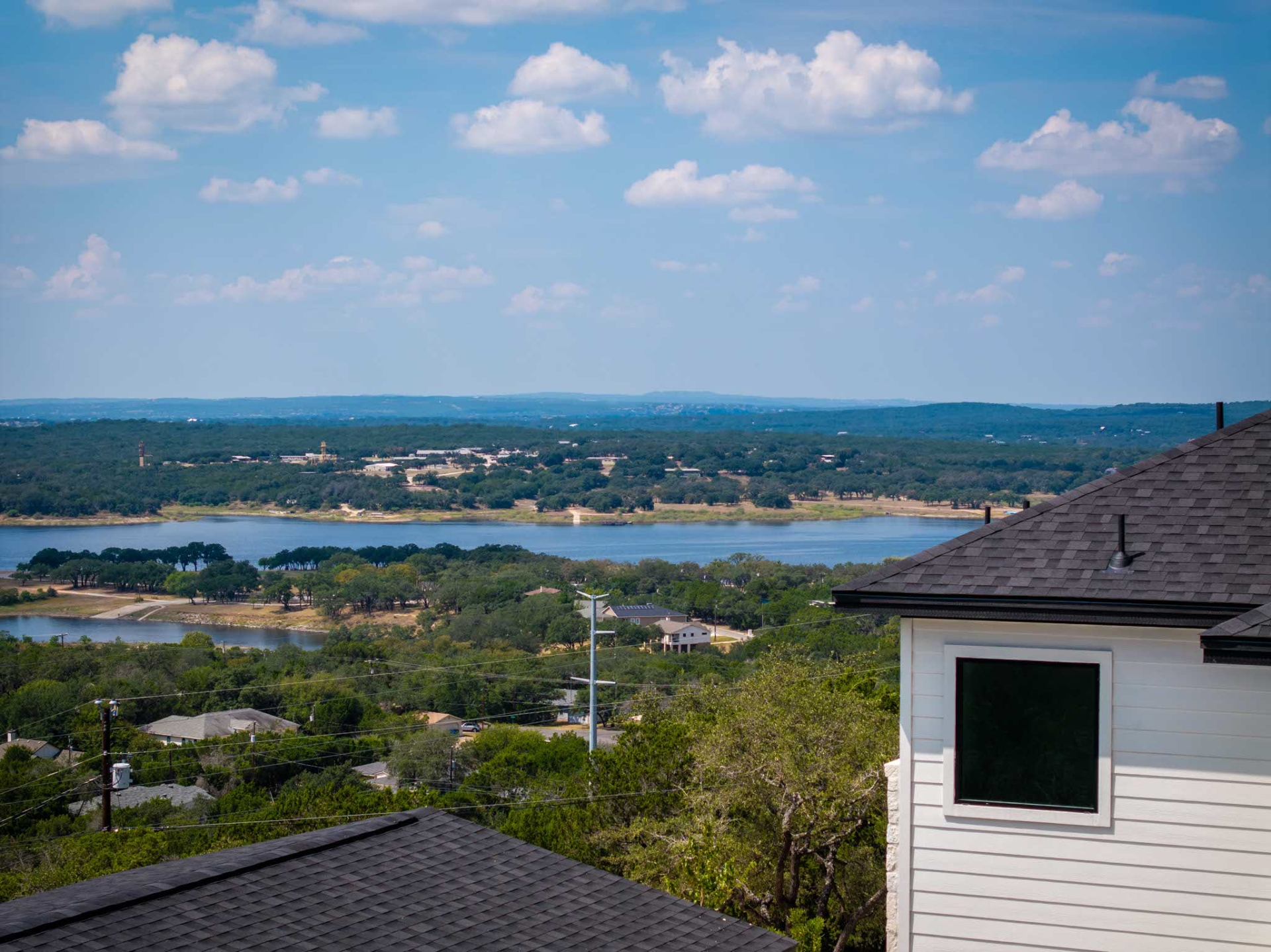 DD7005_04_ViewfromBackCloseup