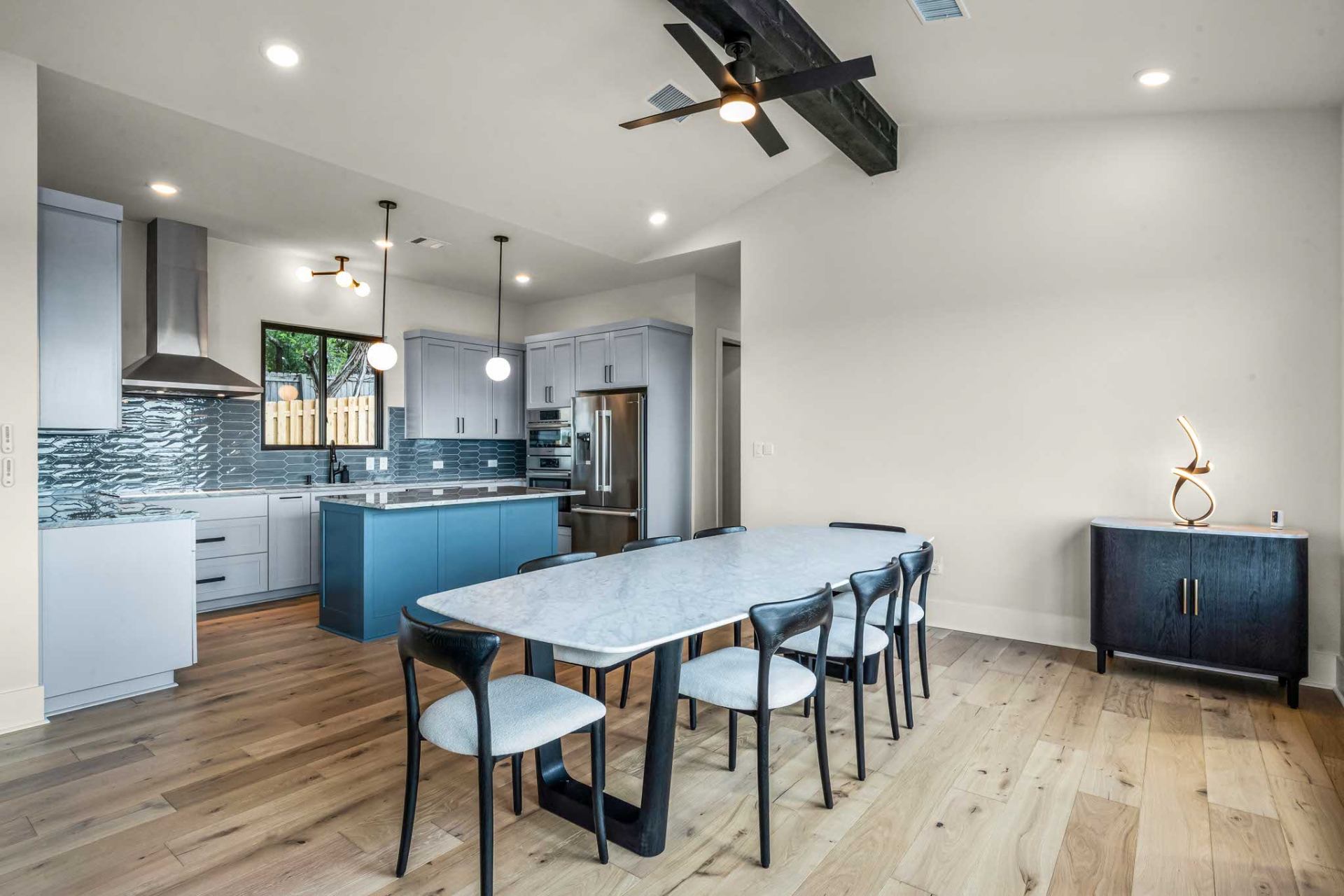 DD7005_21_DiningRoom
