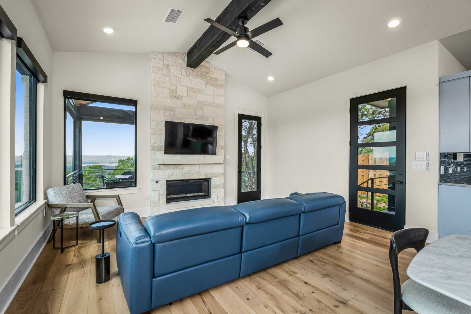 DD7005_22_LivingRoom