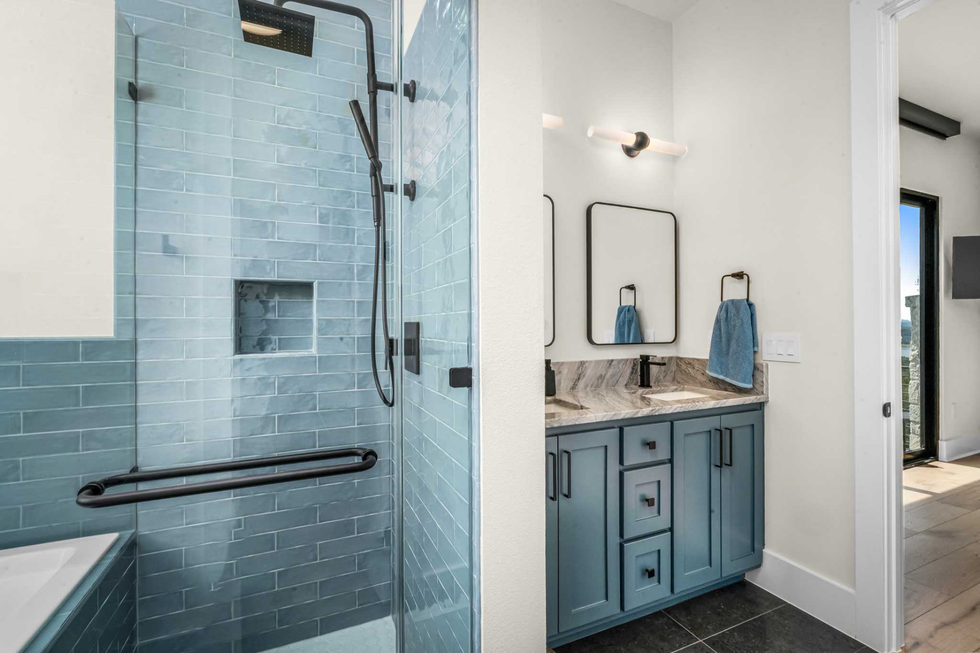 DD7005_27_PrimaryBath2