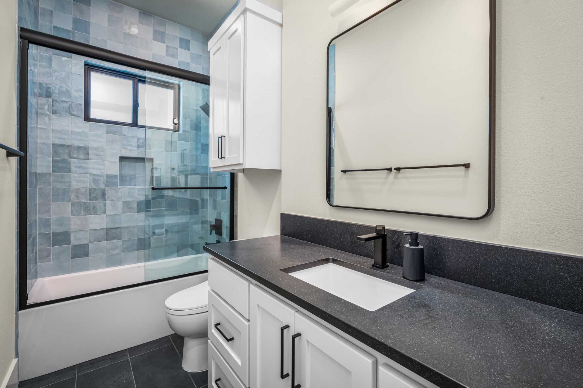 DD7005_29_Bath2