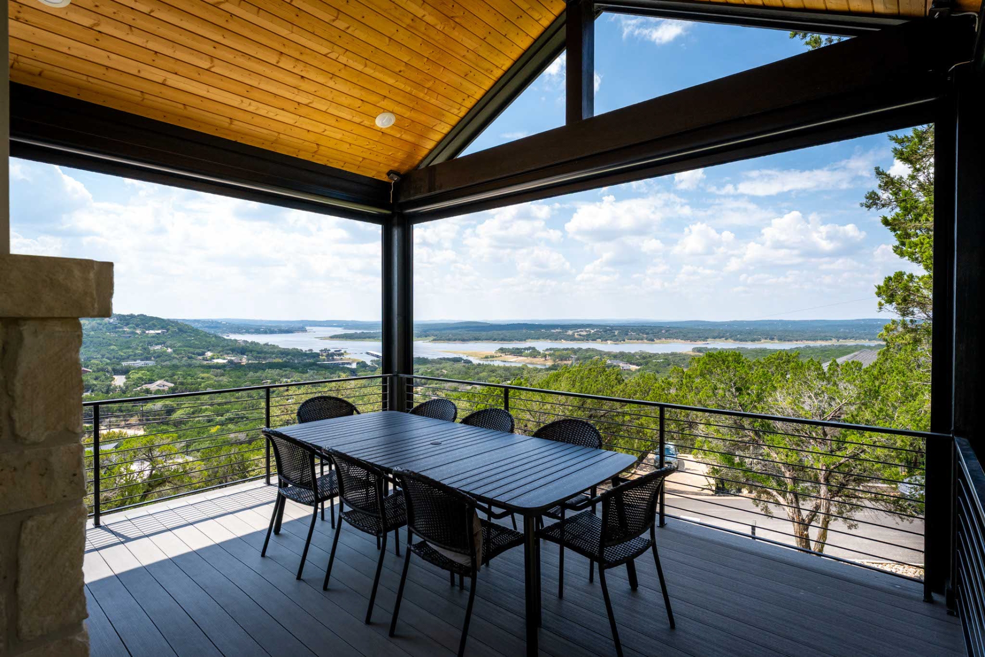DD7005_32_DeckwithView