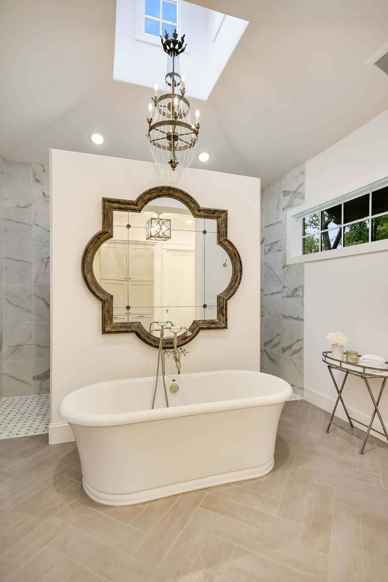 FR10706_024_MasterBathV