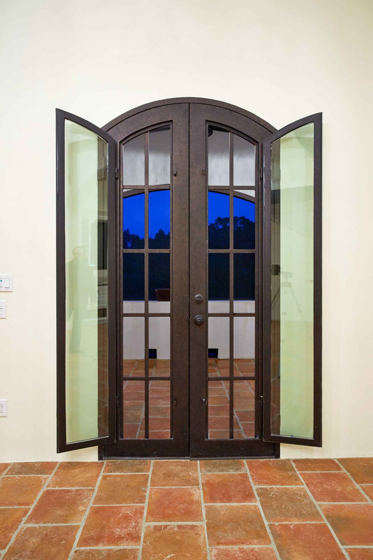 MC4806_ExtDoor