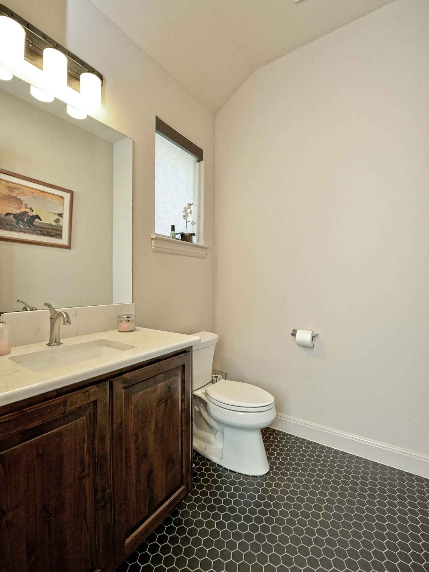 SSD738_024_PowderBathroom