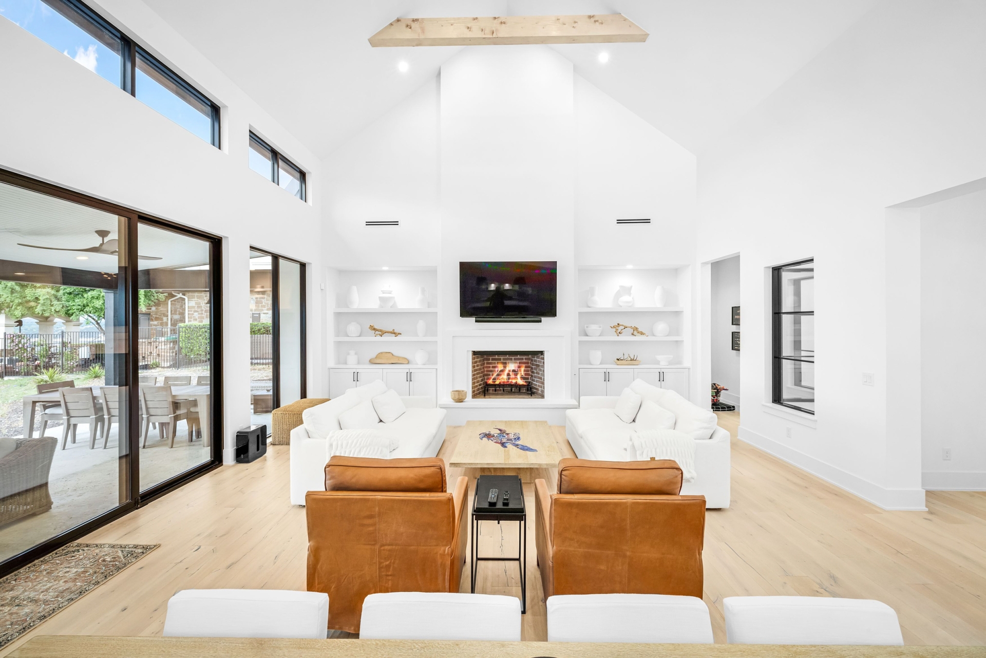 WD708_008_LivingRoom