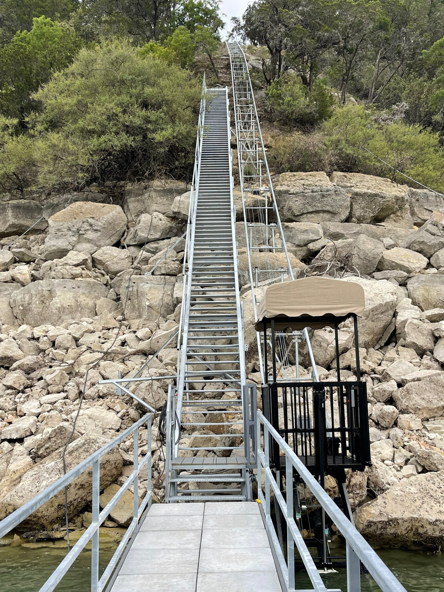 WD708_018_LakeTram