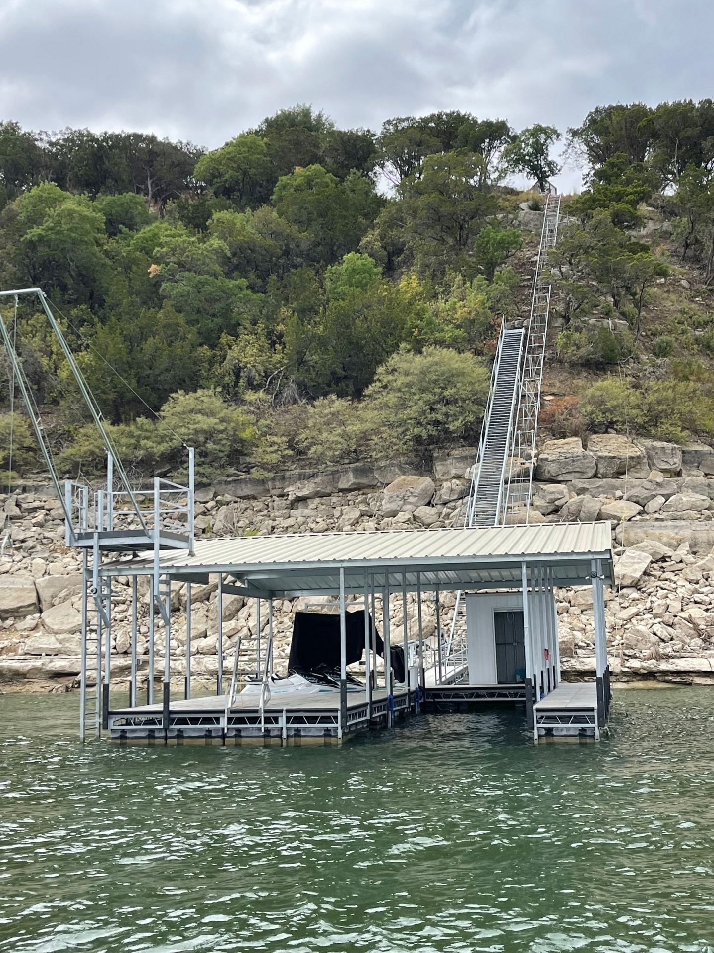 WD708_019_BoatDock