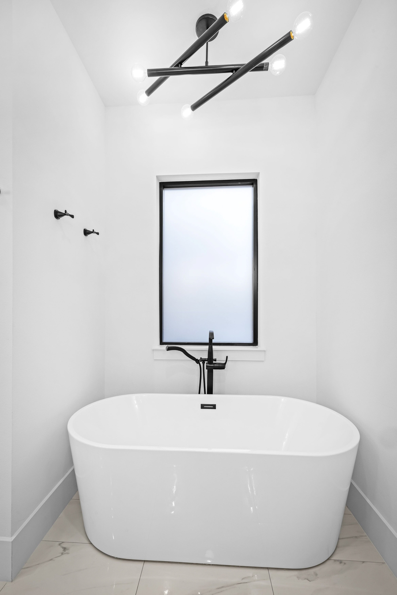 WD708_026_PrimaryBathroom