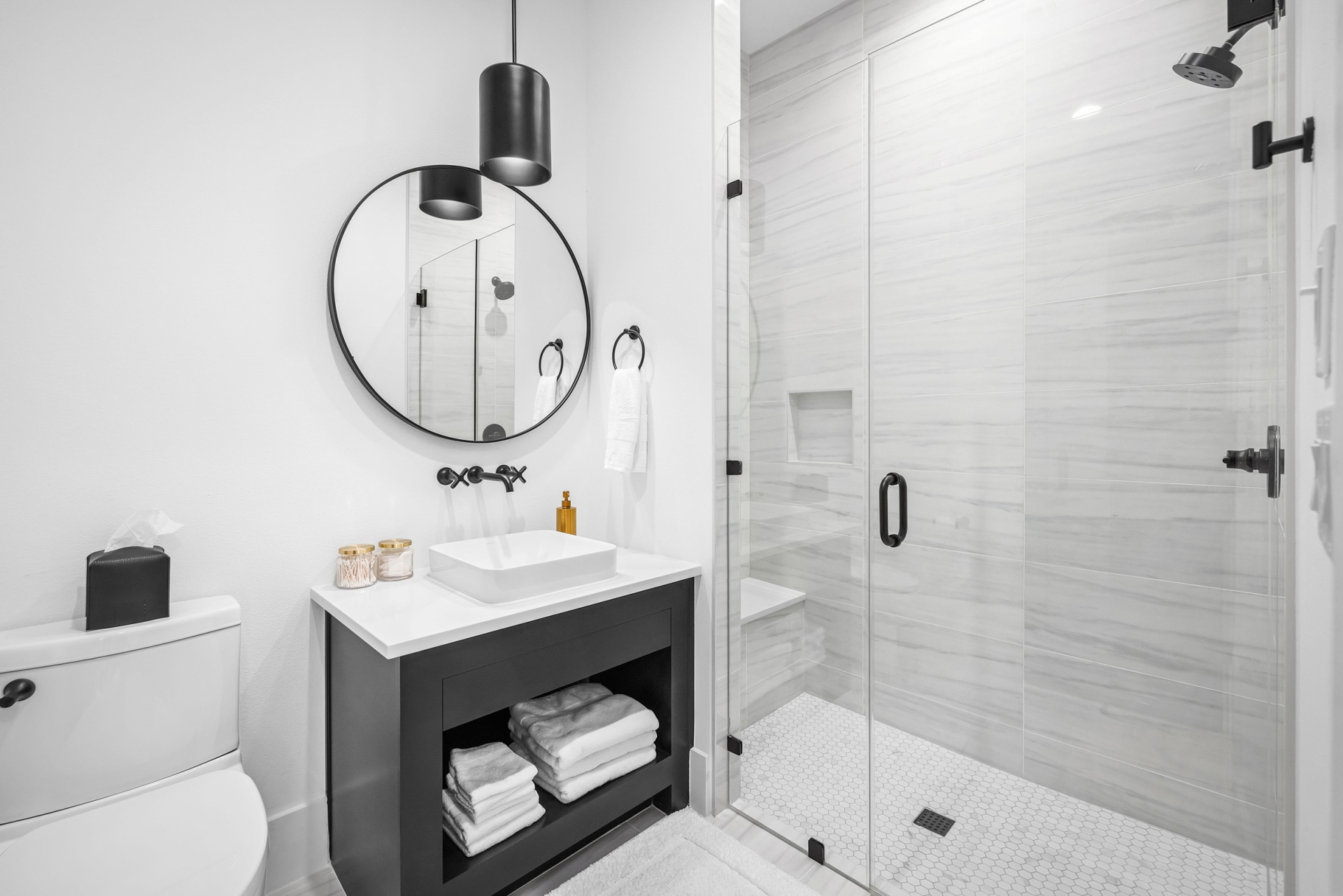 WD708_032_GuestBathroom
