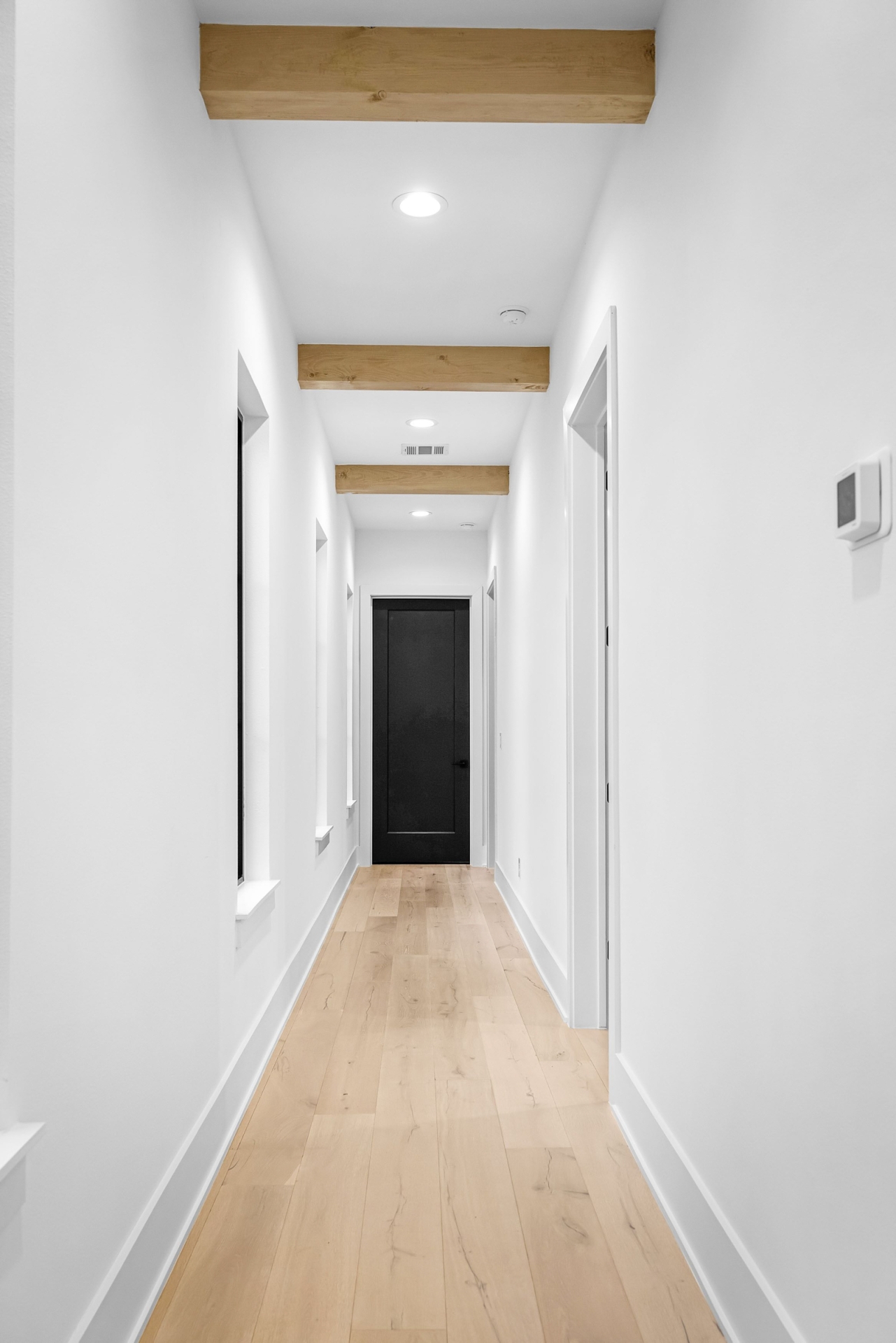 WD708_037_Hallway