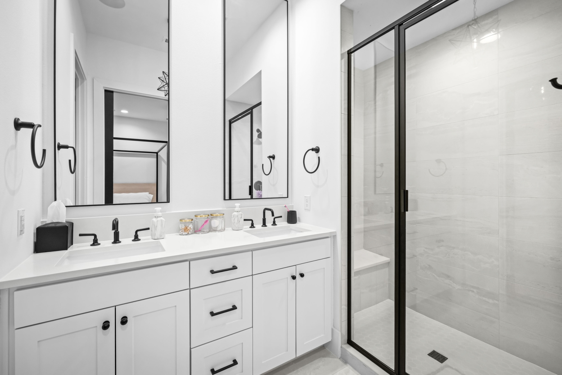 WD708_039_GuestBathroom