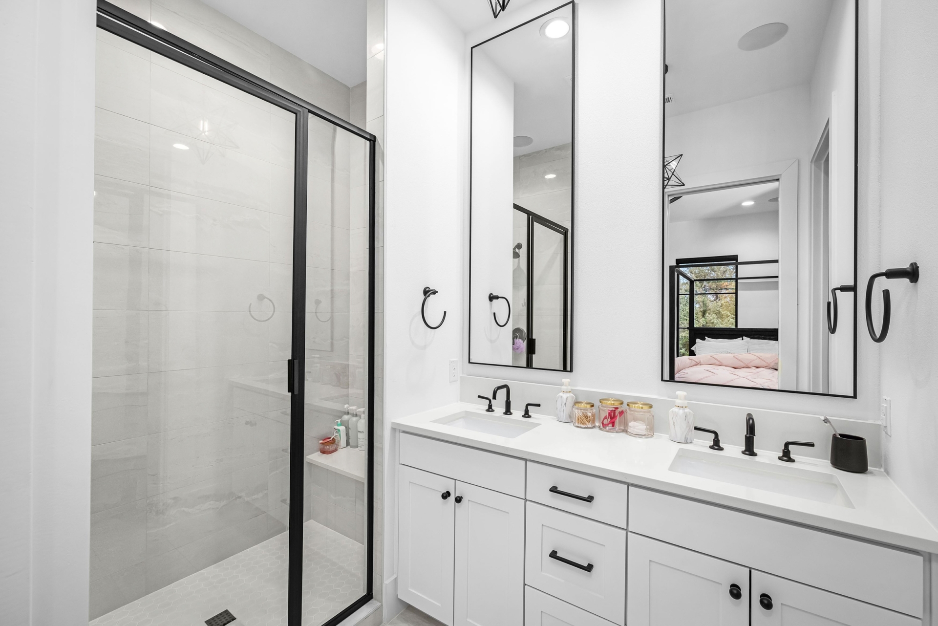 WD708_041_GuestBathroom