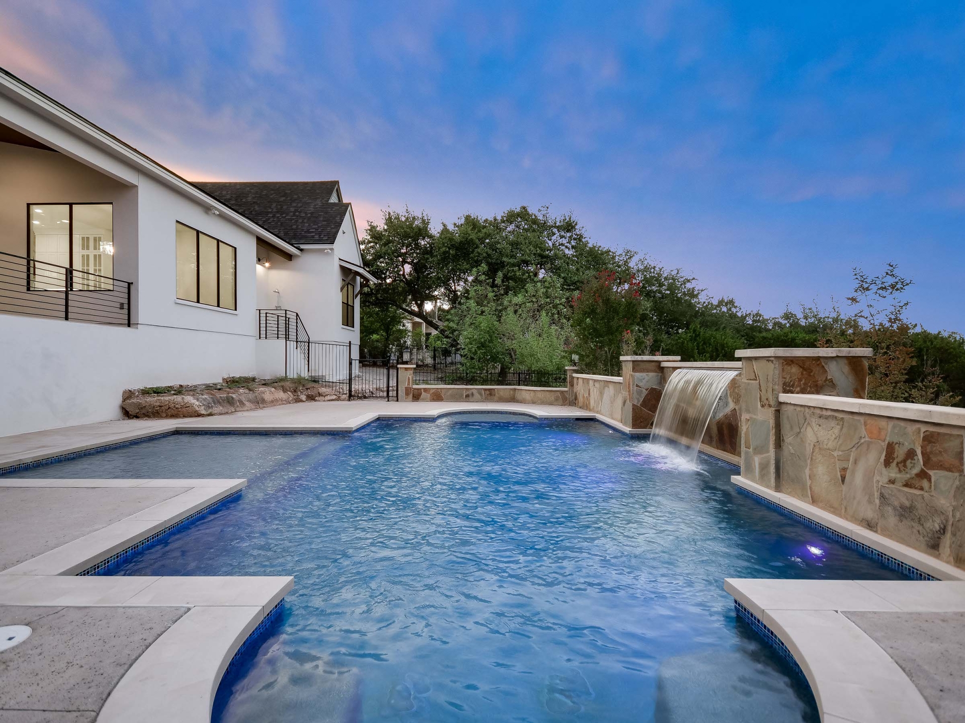 header_CRD7605_039_Pool