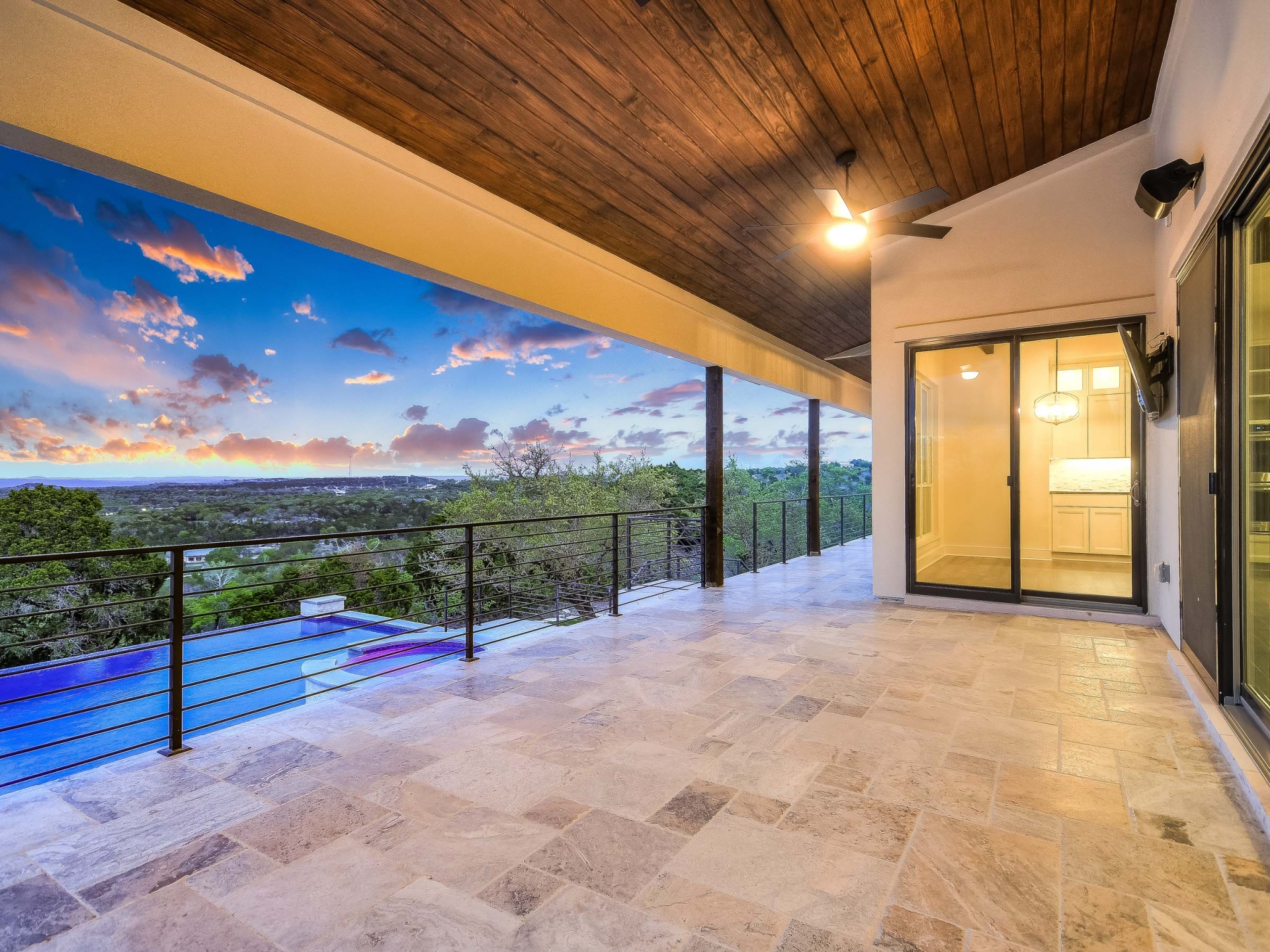 header_RCS22800_039_CoveredPatio2